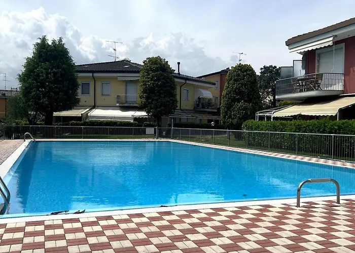 - With Lakefront Pool * Σιρμιόνε