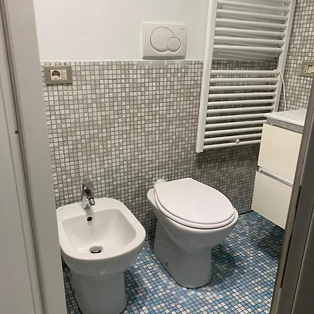 Διαμέρισμα - With Lakefront Pool Σιρμιόνε
